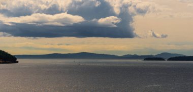 Britanya Kolumbiyası, Kanada kıyı şeridi ile güzel huzurlu doğa manzarası 