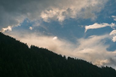 Alplerin güzel manzarası, Passo San Pellegrino, Kuzey İtalya
