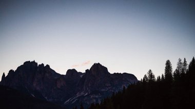 Alplerin güzel manzarası, Passo San Pellegrino, Kuzey İtalya