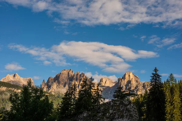 意大利北部Passo San Pellegrino阿尔卑斯山美丽的风景 — 图库照片