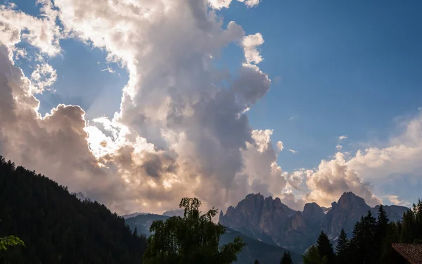 意大利北部Passo San Pellegrino阿尔卑斯山美丽的风景 — 图库照片