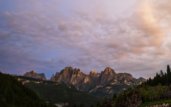 意大利北部Passo San Pellegrino阿尔卑斯山美丽的风景 — 图库照片