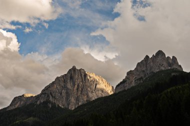 Alplerin güzel manzarası, Passo San Pellegrino, Kuzey İtalya