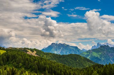 Alplerin güzel manzarası, Passo San Pellegrino, Kuzey İtalya