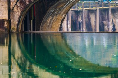 Adda Nehri 'ndeki hidroelektrik santrali