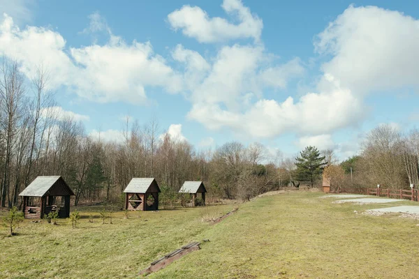 Area campeggio con gazebo e un posto per tende — Foto Stock