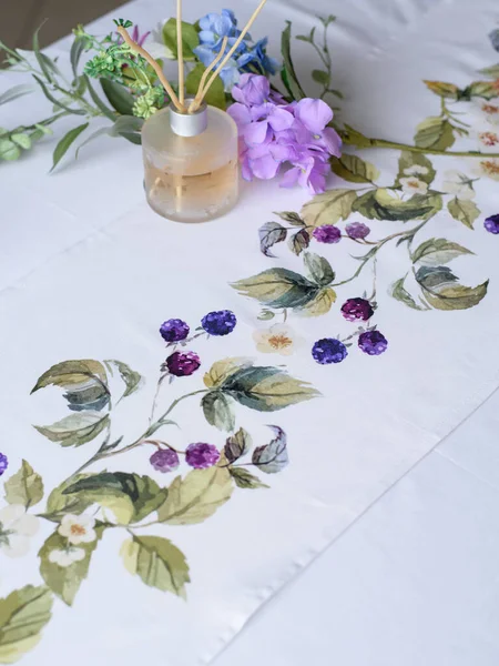 Hermosa decoración de un banquete en un restaurante en colores pastel — Foto de Stock