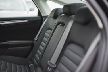 Modern lüks arabadaki arka yolcu koltukları