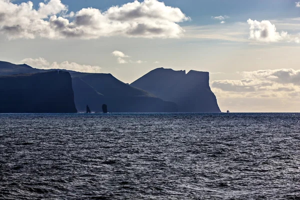 Färöer-Insel, Nordatlantik in der Abenddämmerung — Stockfoto