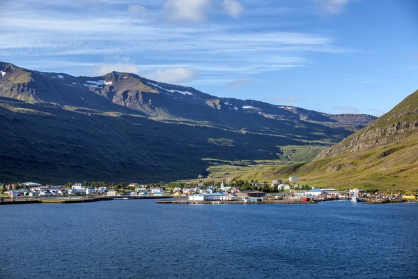 Seydisfjordur İzlanda görünümü denizden — Stok fotoğraf