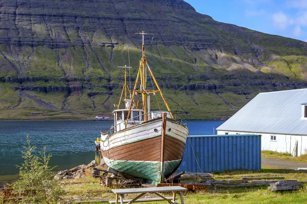 Old fishing boat in Iceland — Stock Image Old fishing boat in Iceland Stock Photo