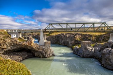 İzlanda'daki Godafoss Pedestran Köprüsü