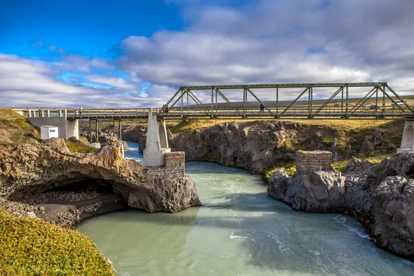 Ponte pedestran em Godafoss, na Islândia — Fotografia de Stock