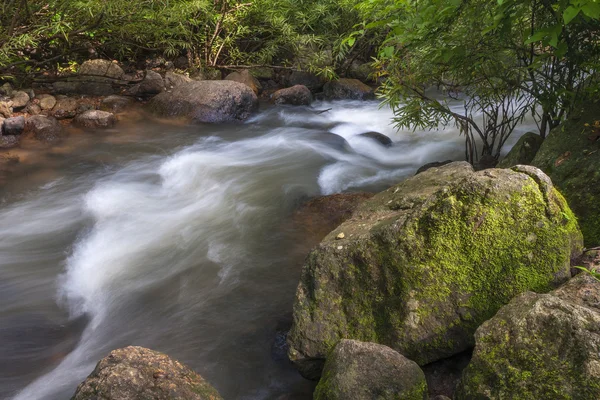 Cachoeira de Nangrong na província de Nakhon Nayok, Tailândia — Fotografia de Stock