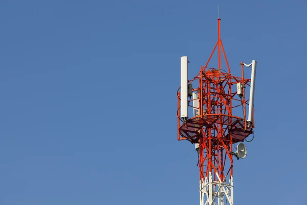 Torre de telecomunicaciones — Foto de Stock