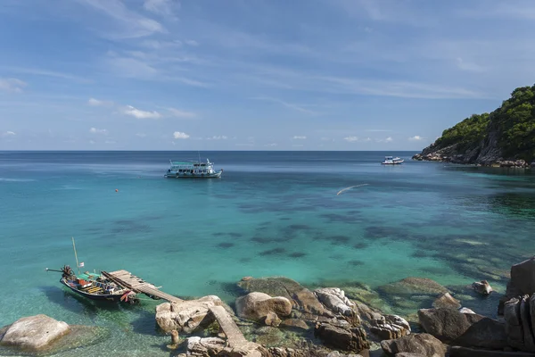 Piękne tropikalnej wyspie z ładny domek. Wyspa Koh tao, Królestwo Tajlandii — Zdjęcie stockowe