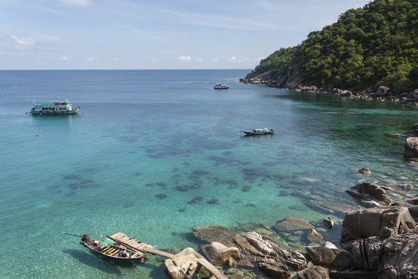 Piękne tropikalnej wyspie z ładny domek. Wyspa Koh tao, Królestwo Tajlandii — Zdjęcie stockowe