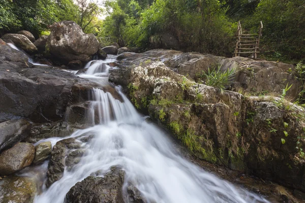 Tropical rainforest landscape with beautiful waterfall — Stock Photo, Image