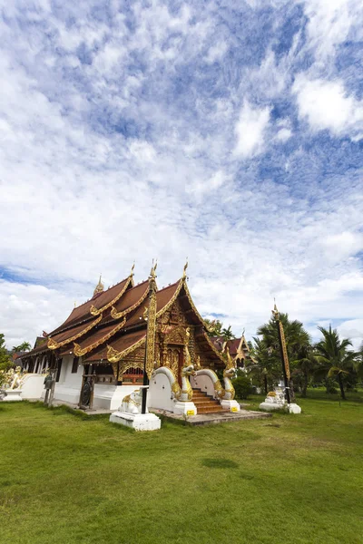 Beautiful temple in city of pai, northern thailand — Stock Photo, Image