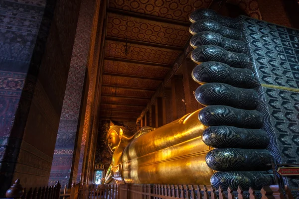 Büyük altın uzanmış Buddha, Tayland