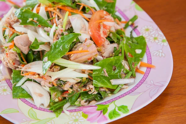 çay yaprakları ve karışımı sebze, Tuna yakın baharatlı salata 