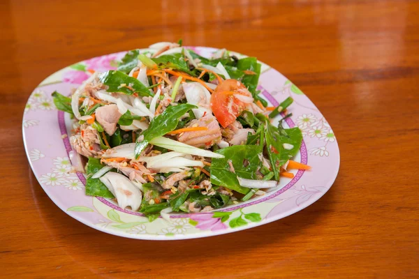 Atún con ensalada de hojas de té — Foto de Stock