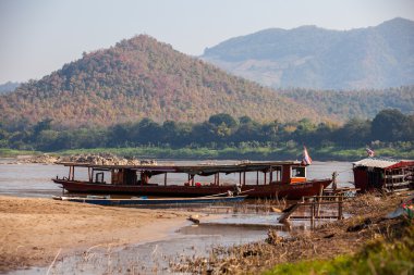 Krachan Kud Ku görünümünü. Khong Nehri.