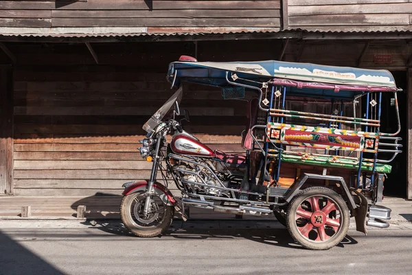 Auto rickshaw clásico en Chaing Khan, Loei, Tailandia . —  Fotos de Stock