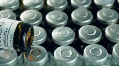 Koronavirüsten korunmak için aşı ve tıp araştırma laboratuvarında bağışıklık sistemini güçlendirmek.