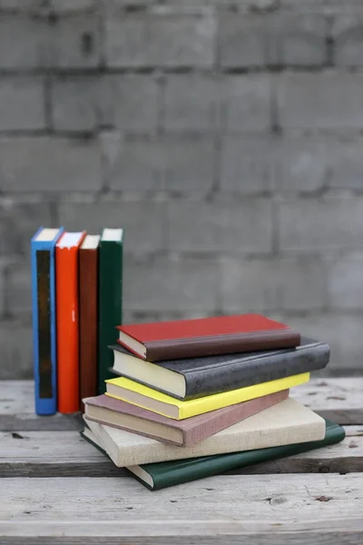 Libros Una Caja Madera Libros Entorno Industrial — Foto de Stock