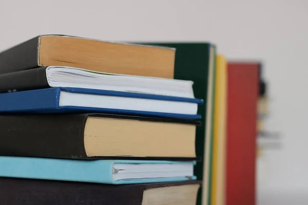 Stapel Boeken Witte Achtergrond — Stockfoto