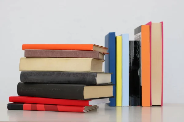 Stapel Boeken Witte Achtergrond — Stockfoto