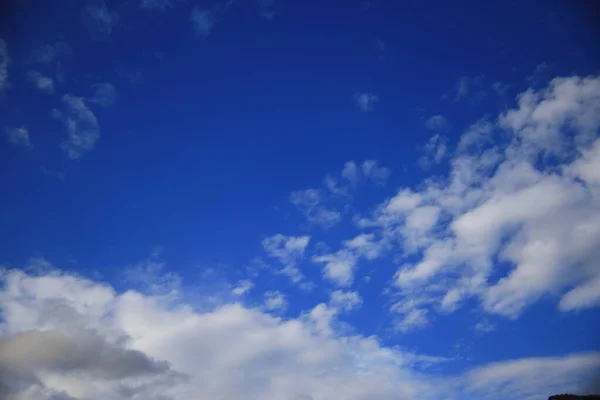 Błękitne Niebo Białymi Chmurami — Zdjęcie stockowe