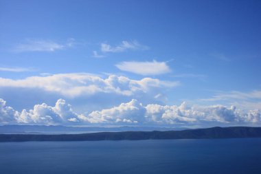 Beyaz ipuçlu mavi gökyüzü