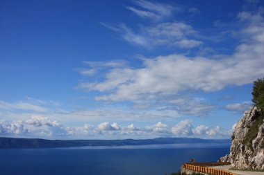 Beyaz ipuçlu mavi gökyüzü