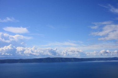 Beyaz ipuçlu mavi gökyüzü