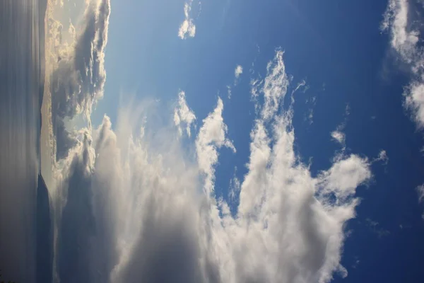 Blauer Himmel Mit Weißen Hinweisen — Stockfoto