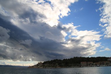 Beyaz ipuçlu mavi gökyüzü