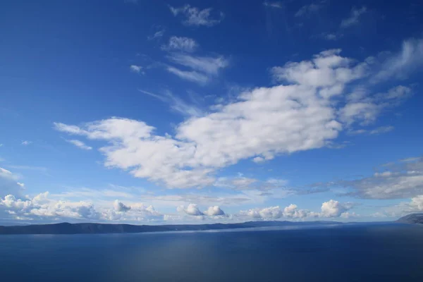 Cielo Azul Con Pastizales Blancos — Foto de Stock