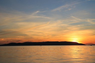 Hırvatistan 'da deniz üzerinde gün batımı