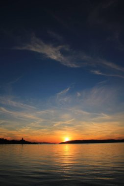 Hırvatistan 'da deniz üzerinde gün batımı