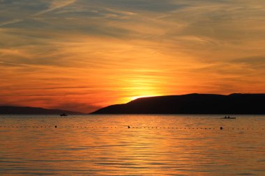 Hırvatistan 'da deniz üzerinde gün batımı