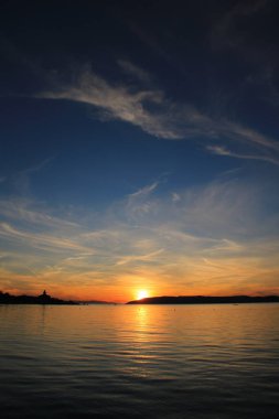 Hırvatistan 'da deniz üzerinde gün batımı