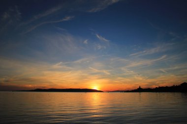 Hırvatistan 'da deniz üzerinde gün batımı
