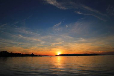 Hırvatistan 'da deniz üzerinde gün batımı
