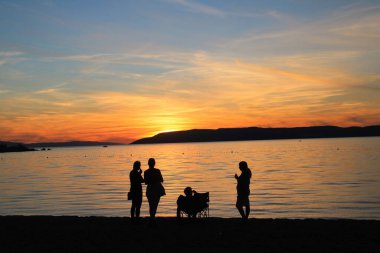 Hırvatistan 'da deniz üzerinde gün batımı