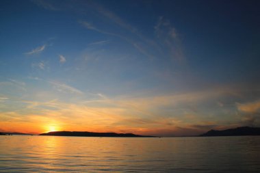 Hırvatistan 'da deniz üzerinde gün batımı