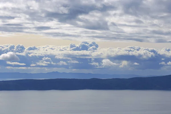 Awan Putih Langit Biru Atas Laut Adriatik Kroasia — Stok Foto