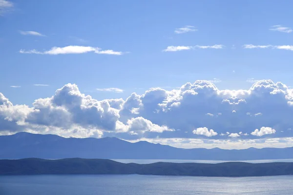 Awan Putih Langit Biru Atas Laut Adriatik Kroasia — Stok Foto