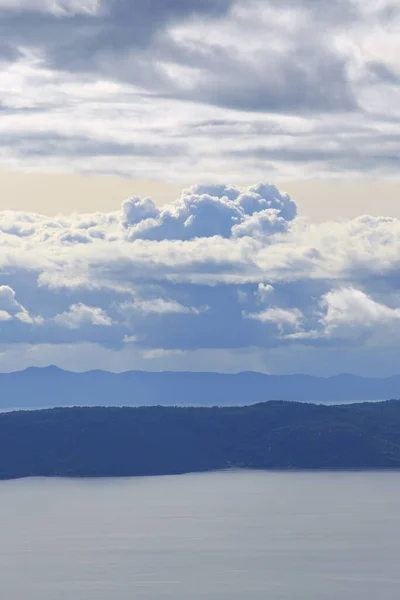 Awan Putih Langit Biru Atas Laut Adriatik Kroasia — Stok Foto